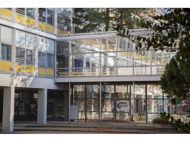 Das Hohenstaufen-Gymnasium – Schönheit der Transparent