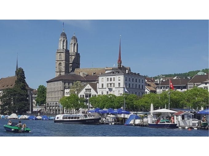 hop in - hop out 1 Stündige Seerundfahrt im Seebecken von Zürich: Einsteigeorte Hafen Riesbach - Enge - Wühre (neben Storchen) - Bürkliplatz. Boot 5 Plätze 