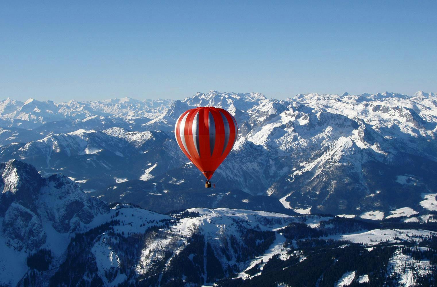 Alpenüberquerung mit Ballon | 90 Minuten Winterlandschaft  