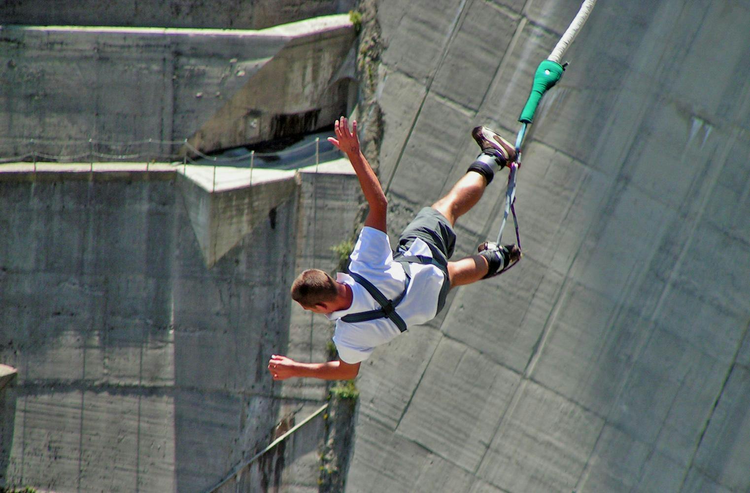 Bungy Sprung | 165 Meter Jump von der Kölnbreinsperre
