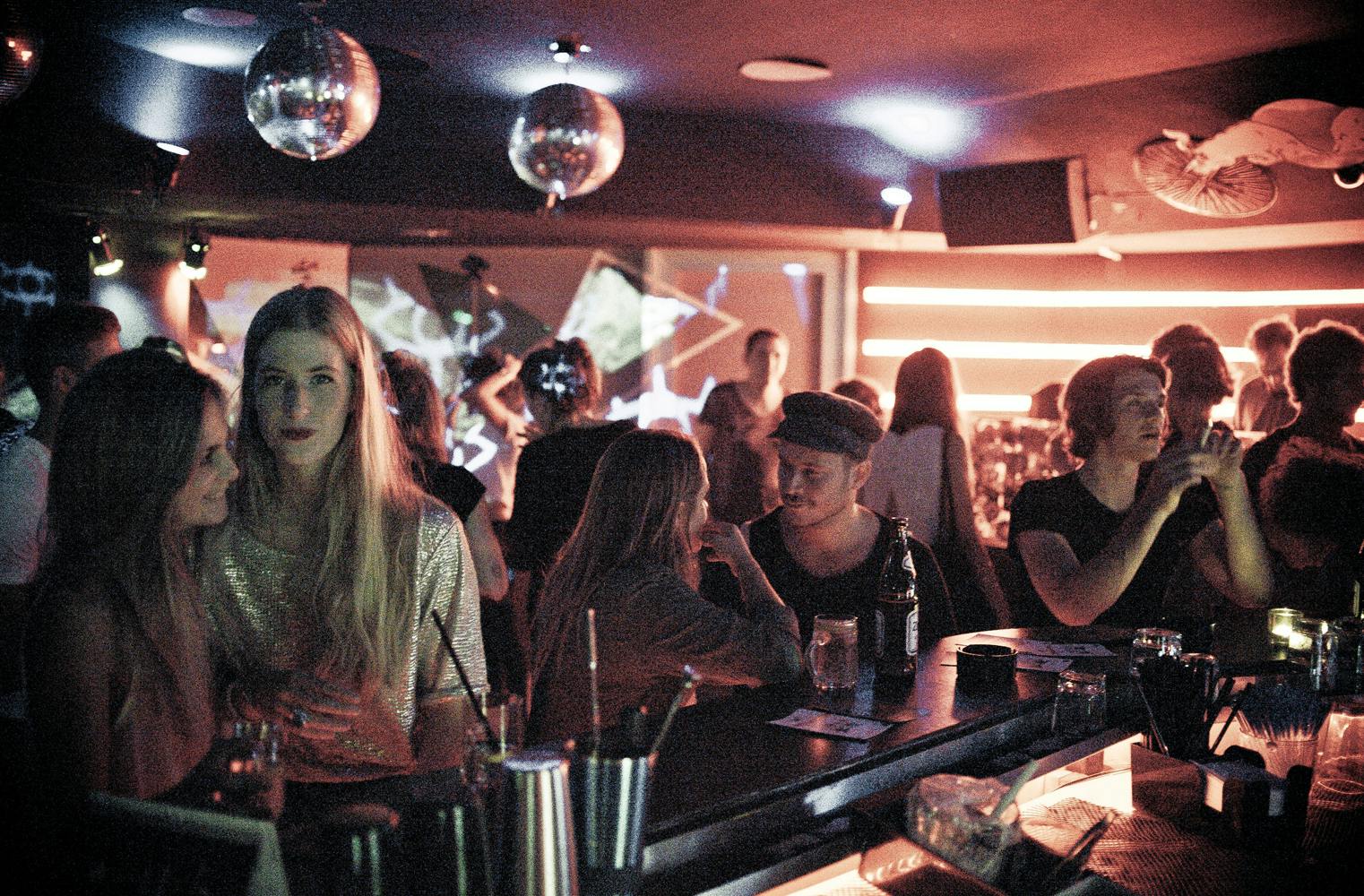 Local Pub Crawl | 3 top Bars & Clubs | inkl. 3 Freigetränke