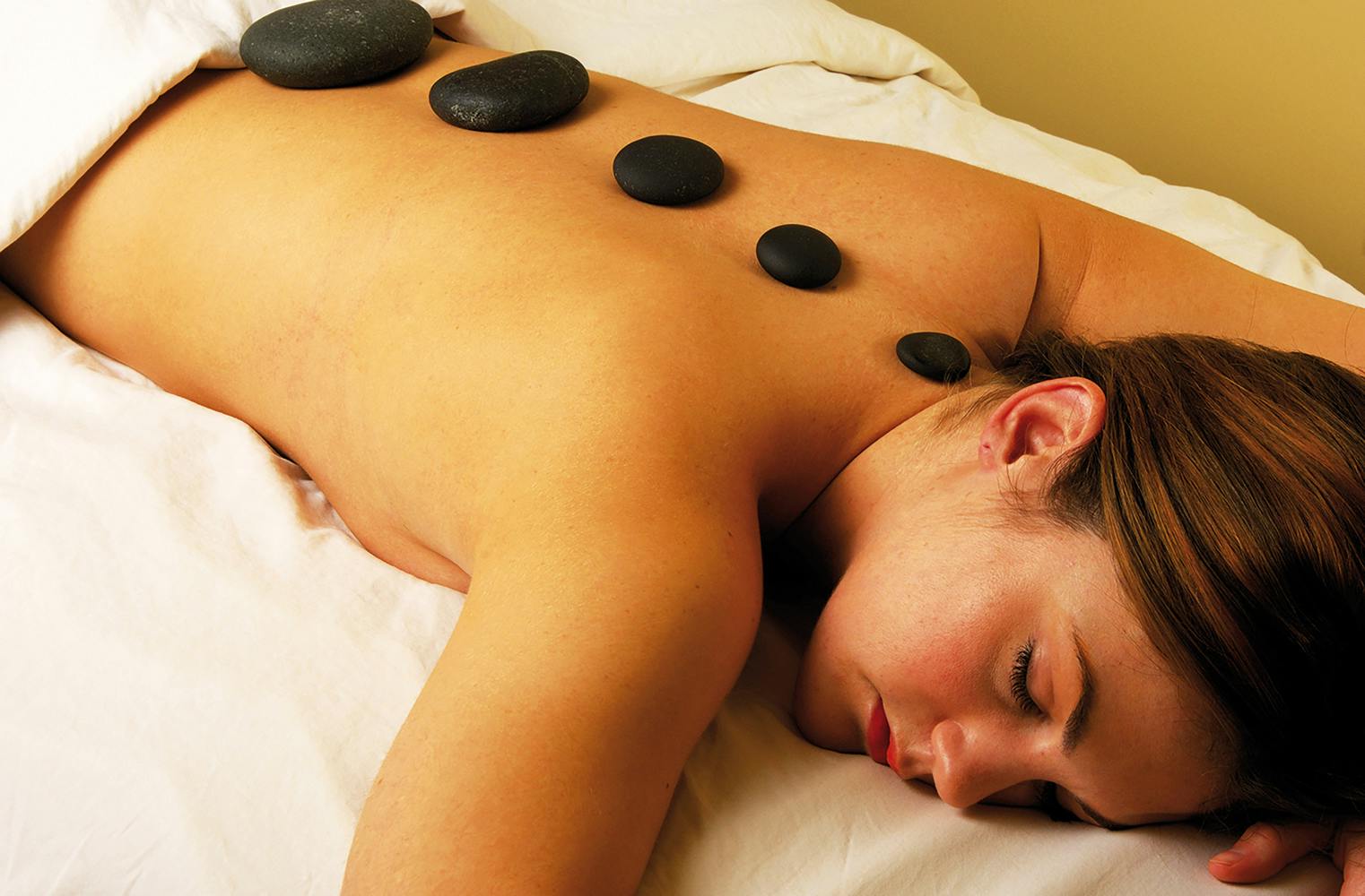 Hot Stone Massage | 60 Minuten Hot-Stone-Massage