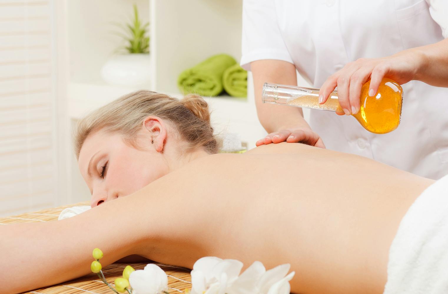Aromaöl-Massage | 1 Stunde Massage und Fußbad